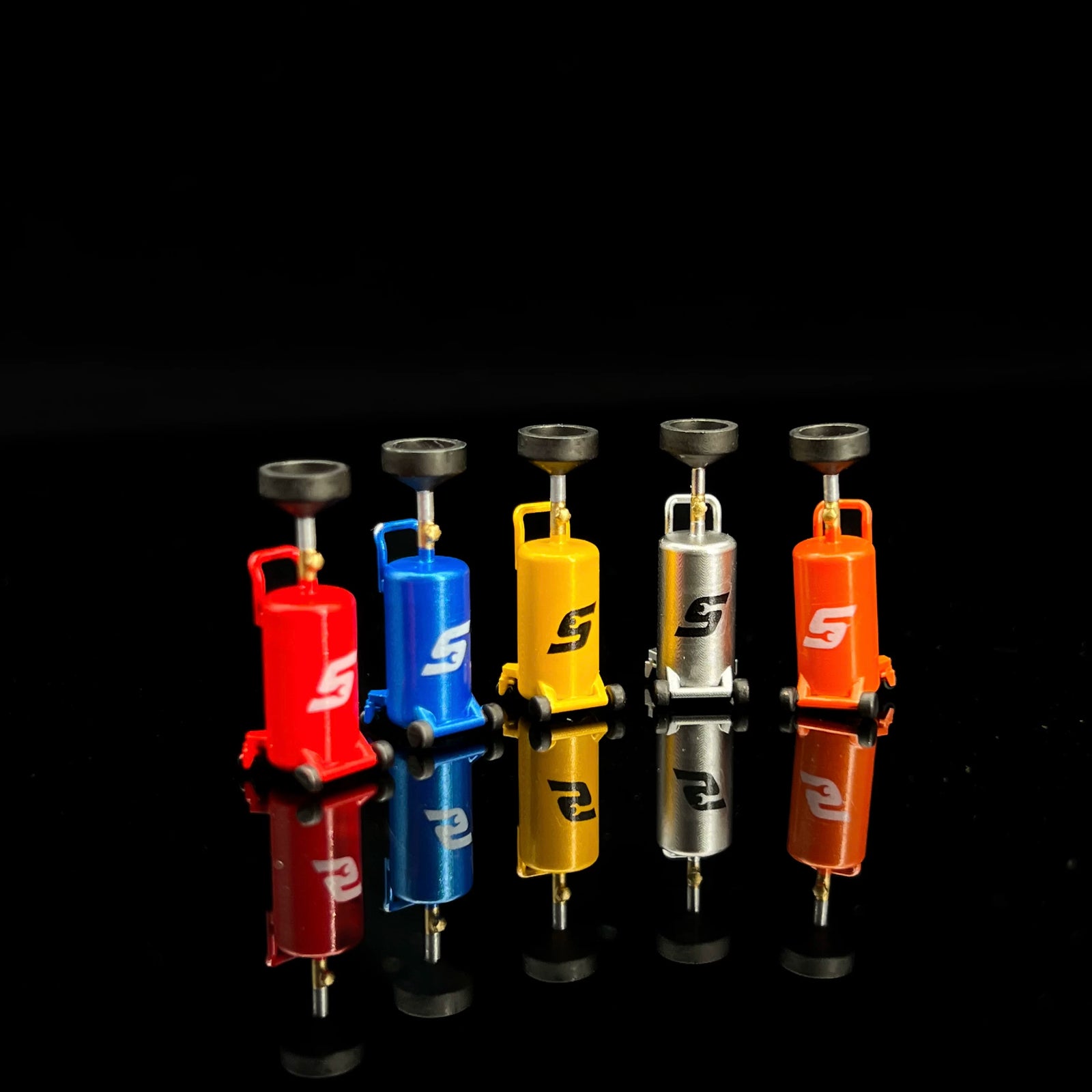 Colorful 1:64 garage oil collectors