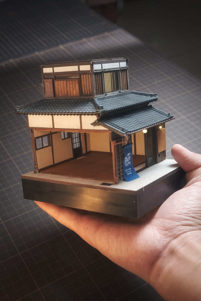1:64 Kamakura Seafood Shop Diorama (Black Gold 01) (Pre-Order)